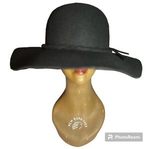 100% Wool black wide boho brim old money hat.  Winter Fall OS